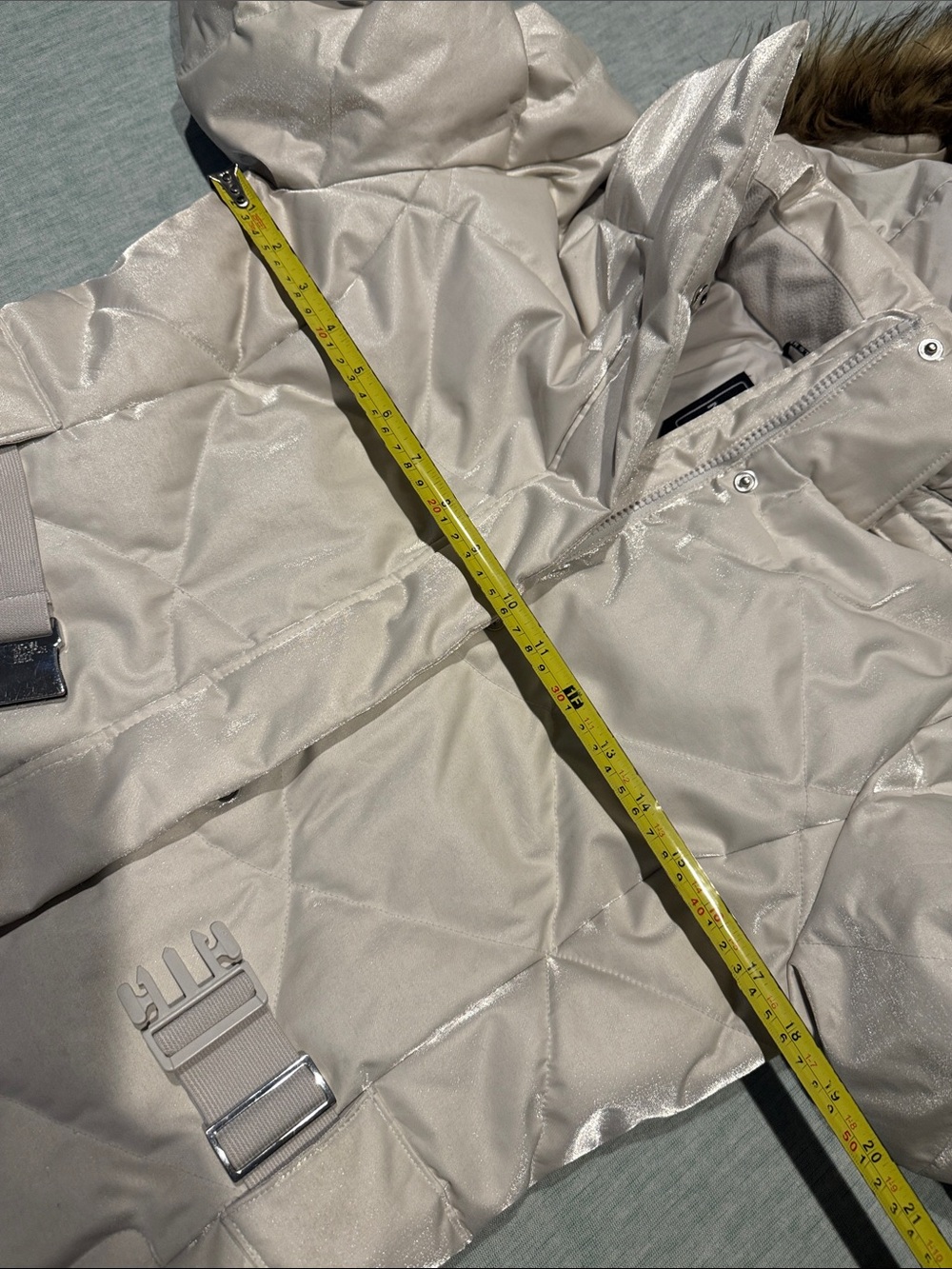 The North Face Women's Cream Quilted Belted Puffer Coat with Faux-Fur Hood - Picture 10 of 16